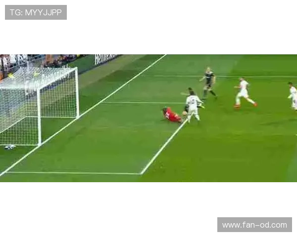 库尔图瓦：禁区统治+高球处理构建的防守安全堡垒