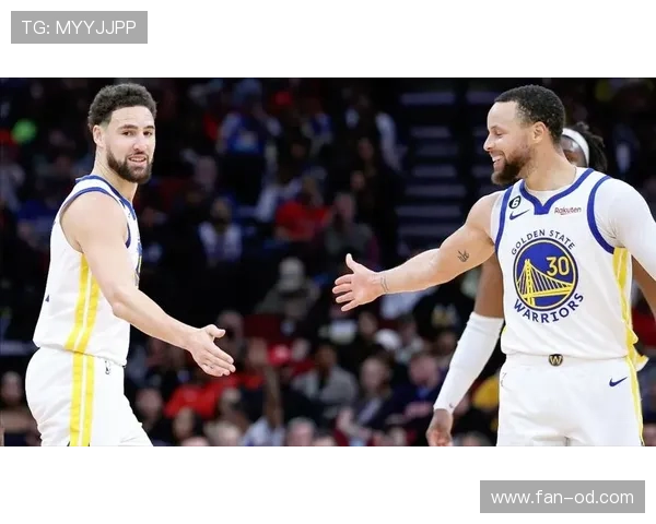 克莱·汤普森利用挡拆拉开空间，三分命中率超队内同位置球员