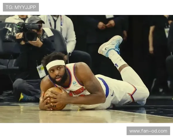 米切尔·罗宾逊无球顺下效率领跑内线，防守覆盖改变尼克斯禁区生态