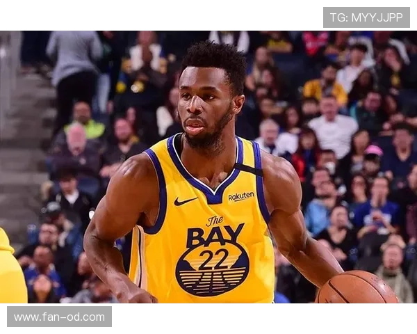 维金斯通过无球跑动拉开空间提升球队关键时刻进攻效率